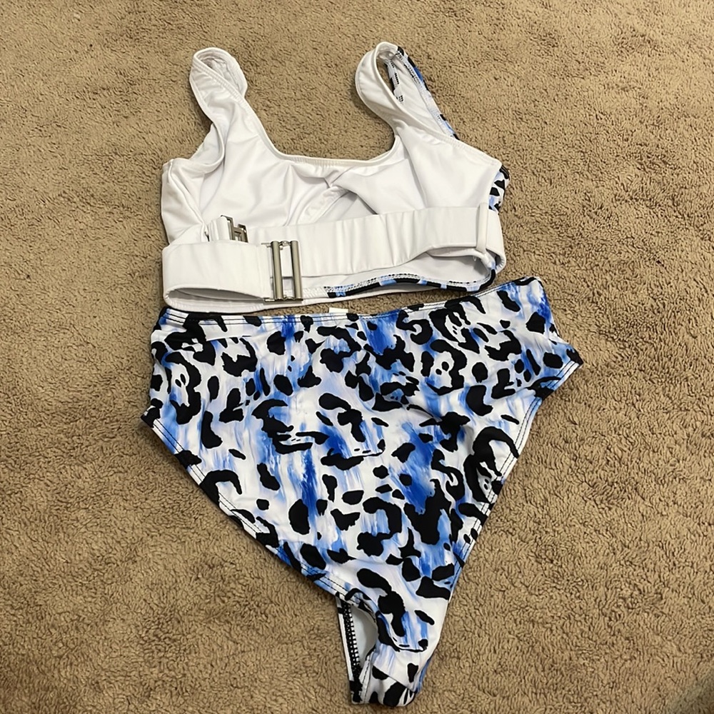 Bathing suits - Picture 2 of 15